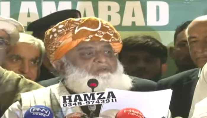 JUI-F chief Maulana Fazlur Rehman addresses a press conference with PDM leaders. Photo: Geo News screengrab