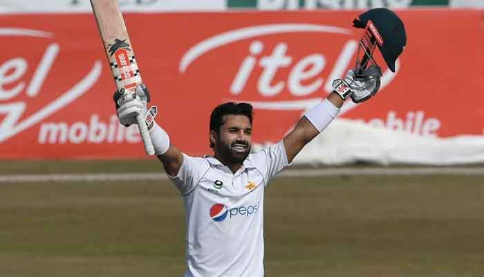 Pakistan´s Mohammad Rizwan celebrates after scoring a century (100 runs) during the fourth day of the second Test cricket match between Pakistan and South Africa at the Rawalpindi Cricket Stadium in Rawalpindi on February 7, 2021. / AFP / Aamir QURESHI