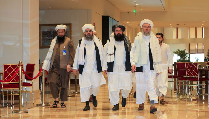 Abdul Salam Hanafi, anggota tim perunding Taliban dan delegasi Taliban, tiba untuk pembicaraan damai Afghanistan di Doha, Qatar, 12 Agustus 2021. — Reuters/Hussein Sayed