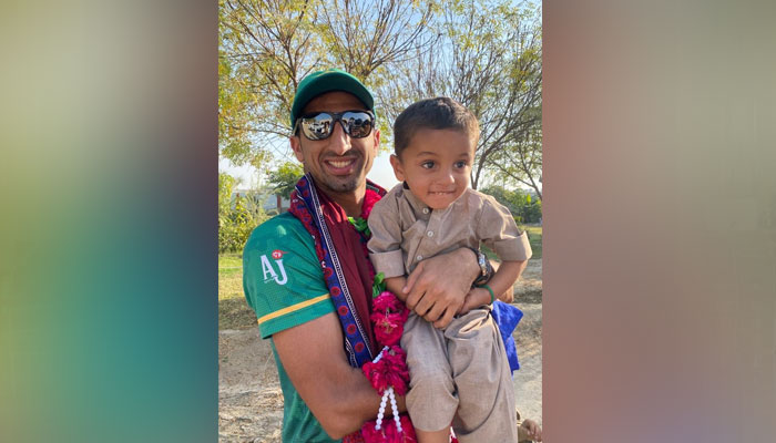 Pakistan fast bowler Shahnawaz Dahani posing with his nephew in hometown Larkana. — Photo courtesy Twitter/Shahnawaz Dahani