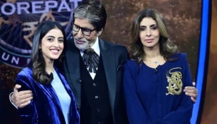 Amitabh Bachchan poses with Navya Naveli Nanda and Shweta Bachchan