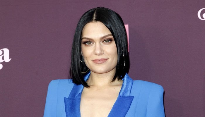 Jessie J menggerakkan penonton dengan penampilan emosional setelah menderita keguguran
