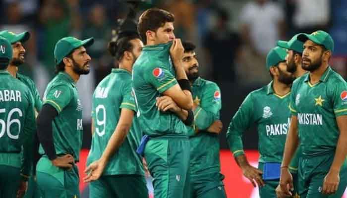 Pakistani cricketers after losing semi-final clash with Australia. Photo: Twitter