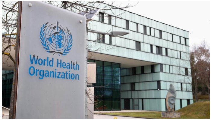 Sebuah logo digambarkan di luar gedung Organisasi Kesehatan Dunia (WHO) selama pertemuan dewan eksekutif tentang pembaruan tentang wabah virus corona, di Jenewa, Swiss, 6 Februari 2020. Foto: REUTERS