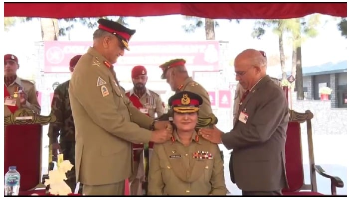 Chief of Army Staff General Qamar Javed Bajwa (left) pinning badges of the new rank on Lt Gen Johar’s uniform. Photo: ISPR