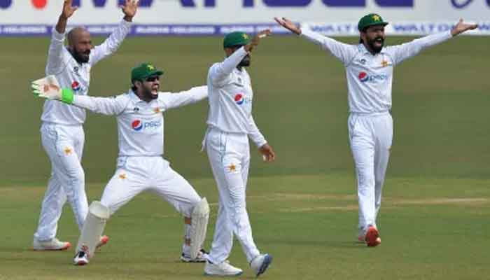 Pakistan memulai Hari 2 dengan terobosan melawan Bangladesh yang tangguh