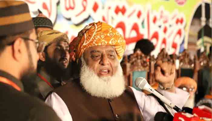 JUI-F AmeerMaulana Fazlur Rehman addressing a public gathering in Rahim Yar Khan.