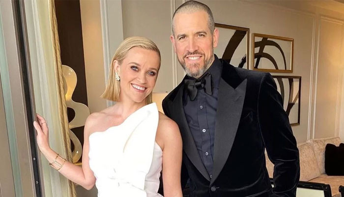 Reese Witherspoon merayakan Thanksgiving yang nyaman bersama keluarga