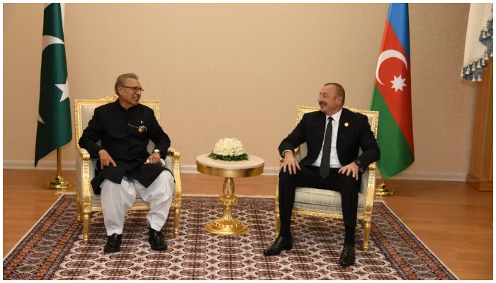 President Arif Alvi (left) and President of Azerbaijan Ilham Aliyev (right) at a meeting in Ashgabat on 28 November 2021. — APP