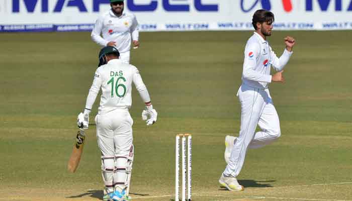 Shaheen Afridi celebrates after dismissing Liton Das. Photo: AFP