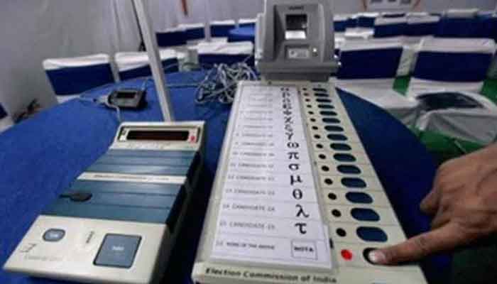 A person tests the electronic voting machine. Photo: file