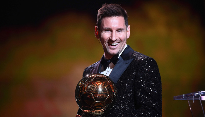 Lionel Messi mengklaim Ballon d’Or . ketujuh yang memperpanjang rekor