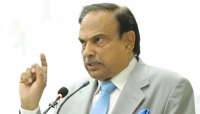 A file photo of former ECP secretary Kanwar Dilshad