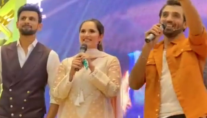 Veteran cricketer Shoaib Malik (left) and Tennis star Sania Mirza can be seen during an event in Karachi. — Twitter/faizanlakhani