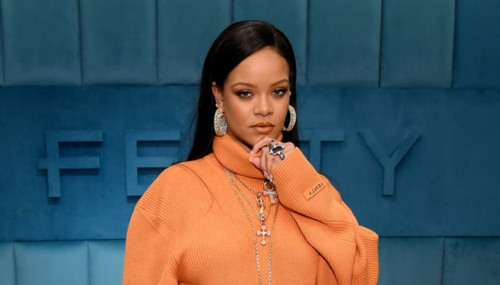 Rihanna menjernihkan rumor kehamilan dengan tanggapan lucu