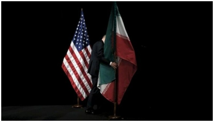 A staff member removes the Iranian flag from the stage after a group picture with foreign ministers and representatives of the US, Iran, China, Russia, Britain, Germany, France and the European Union during the Iran nuclear talks at the Vienna International Centre in Austria on July 14, 2015. Photo: Reuters