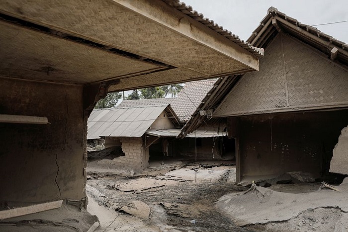 Damaged houses are seen at the Sumberwuluh village following the eruption of Semeru mount volcano in Lumajang regency, East Java province, Indonesia, December 5, 2021. Photo: Reuters