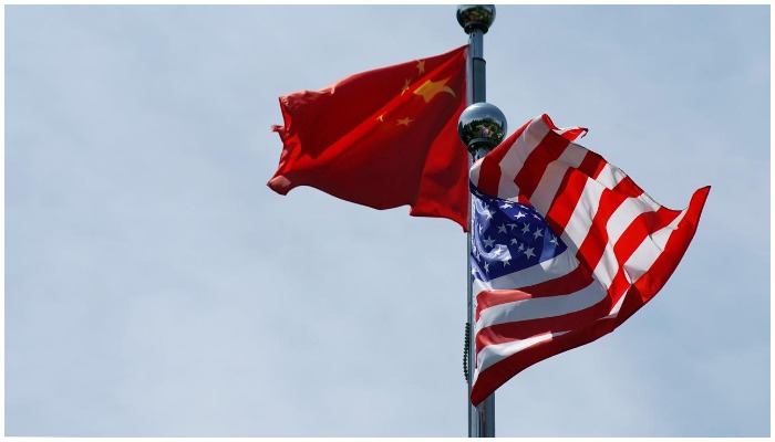 Chinese and US flags flutter near The Bund, before US trade delegation meet their Chinese counterparts for talks in Shanghai, China July 30, 2019. Photo: Reuters