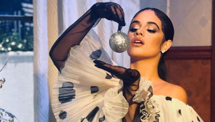 Camila Cabello merilis sampul Natal yang Didukung Mariachi