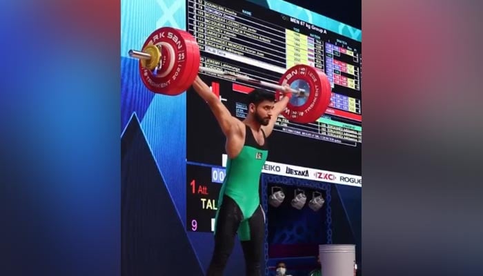 Pakistan’s ace weightlifter Talha Talib lifting a 143kg snatch. — Photo courtesy Instagram/Talha Talib