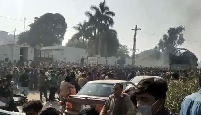 A screengrab of video footage showing employees vandalising the factory in Sialkot. Photo: Courtesy Geo News