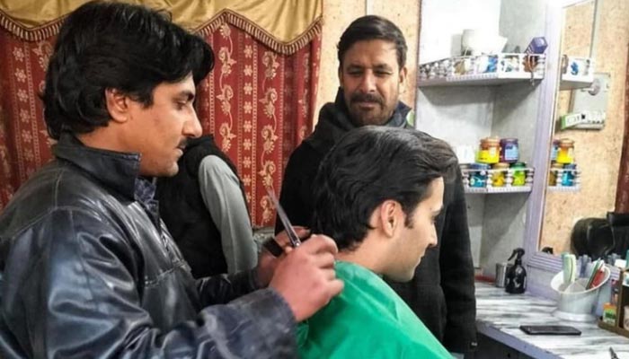 PML-N Vice President son Junaid Safdar getting his pre-wedding haircut from a local barber in Mansehra.— Twitter