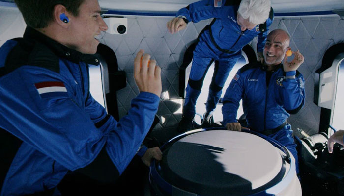 Blue Origin dari Bezos menyelesaikan penerbangan luar angkasa berawak ketiga