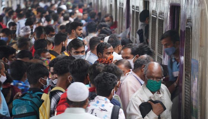 Commuters disembark from a suburban train at a railway station, during the coronavirus disease (COVID-19) pandemic, in Mumbai, India, December 1, 2021.— Reuters/File