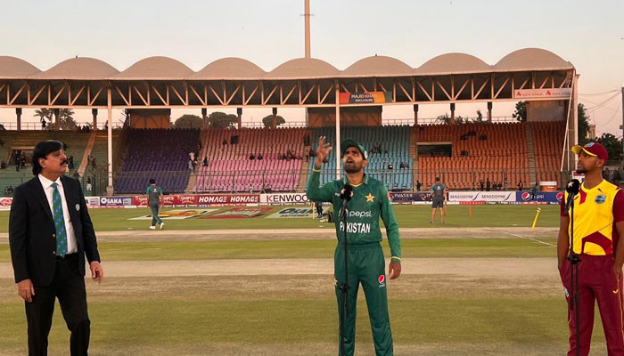 Pakistan mengirim Hindia Barat ke lapangan pertama di T20I kedua