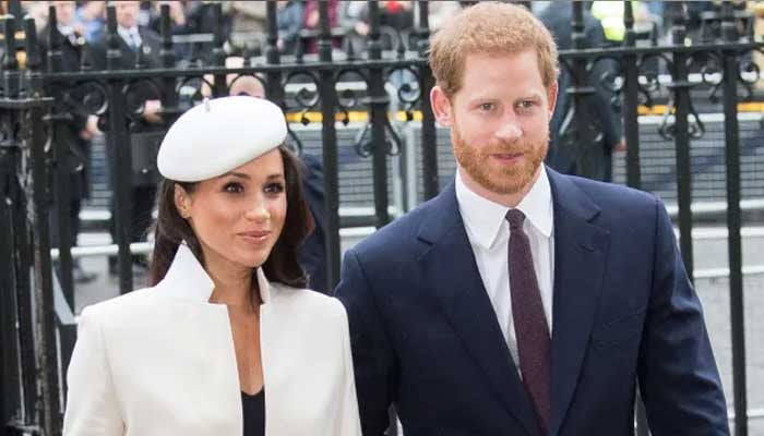 Pangeran Harry dan Meghan Markle ketinggalan saat Ratu menjadi tuan rumah makan siang bersama Firm