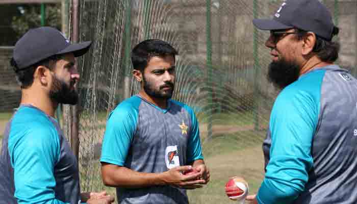 Saqlain Mushtaq during a training session with Pakistani players. -PCB