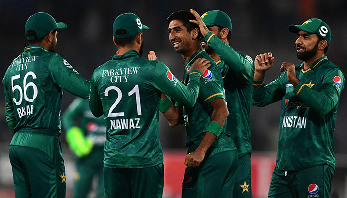 Pakistan´s Shahnawaz Dahani (C) celebrates with teammates after taking the wicket of West Indies´ Shamarh Brooks (not pictured) during the third Twenty20 international cricket match between Pakistan and West Indies at the National Stadium in Karachi on December 16, 2021. — AFP