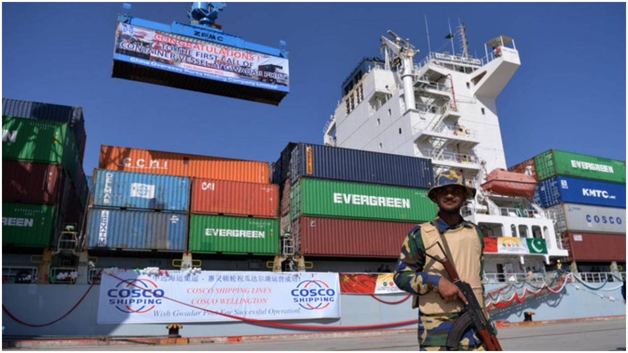 A Pakistani Naval personnel stands guard beside a ship carrying containers during the opening of a trade project in Gwadar port, some 700 km west of Karachi on November 13, 2016. Photo: AFP