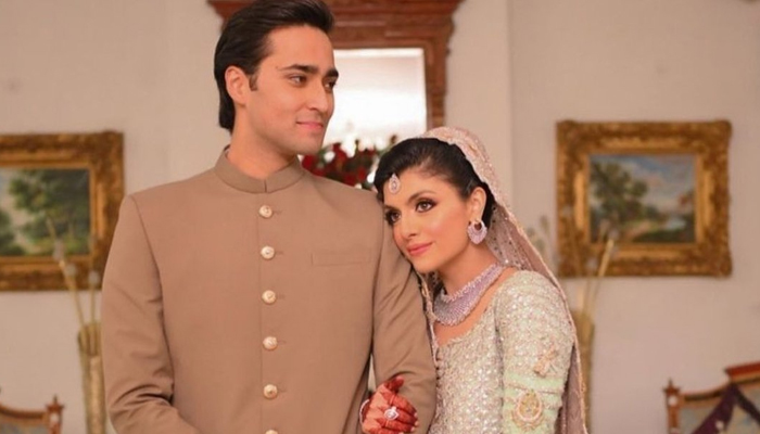 Junaid Safdar with wife Ayesha Saif at his valima ceremony. — Instagram/@somethinghauteofficial
