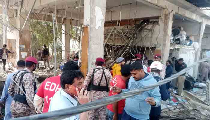 Rangers personnel and Edho volunteers arrive at the site to rescue those trapped underneath the debris. Photo: Shershah Youth Council.