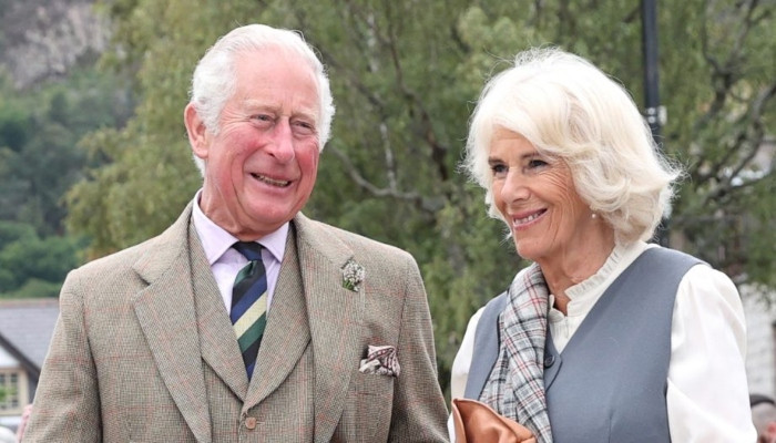 Pangeran Charles dan Camilla mengirim pesan Natal, ‘ingat teman yang lebih tua’