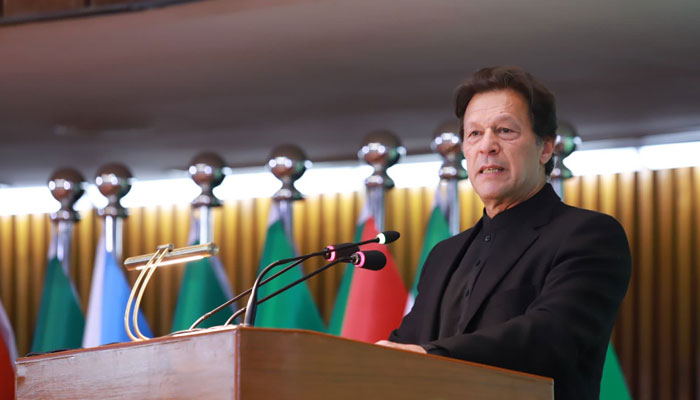 PM Imran Khan delivers his keynote speech at the 17th Extraordinary Session of the Council of Foreign Ministers of Organization of Islamic Cooperation in Islamabad. Photo: APP
