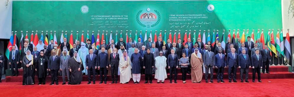 A group photo of the delegates with Prime Minister Imran Khan and Minister for Foreign Affairs Shah Mahmood Qureshi. — Twitter/Ministry of Foreign Affairs