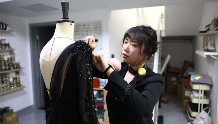 Desainer China menikmati dorongan Olimpiade untuk kostum skating