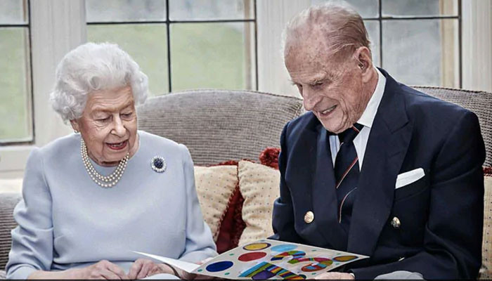 Surat-surat ‘Romantis’ Pangeran Philip untuk Ratu digali: lapor