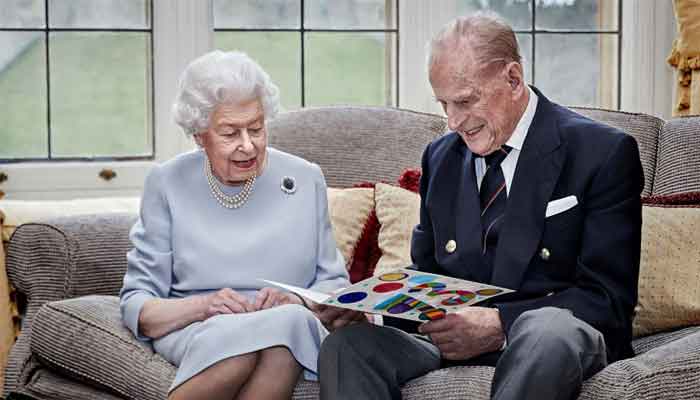 Königin Elizabeth nimmt die Trauerfeier für Prinz Philip im Jahr 2022 an