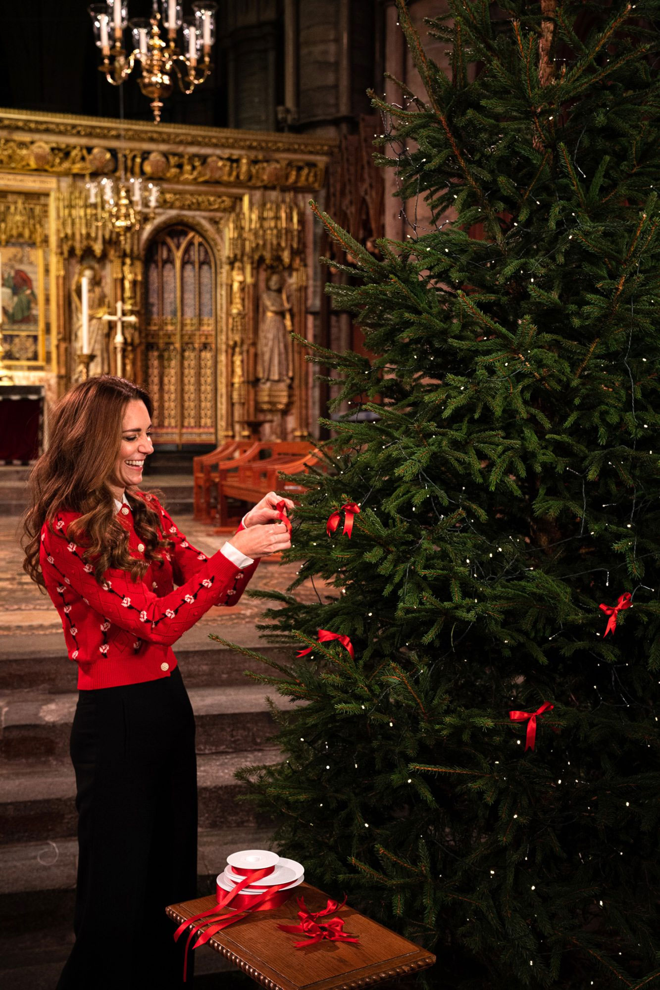 Kate Middleton turns Christmas helper in Westminster Abbey Carol Service