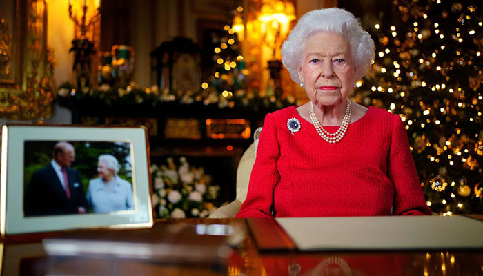 For the occasion the Queen opted for a jaw-dropping sapphire chrysanthemum brooch