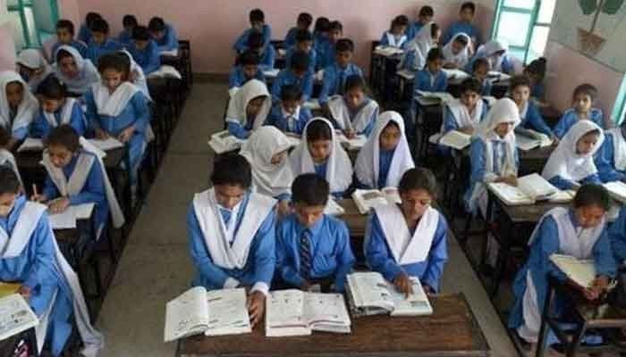 Apakah Chakwal Punjab melarang pendidikan bersama di sekolah umum?