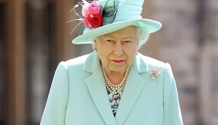 Queen Elizabeth follows in footsteps of her grandfather King George V
