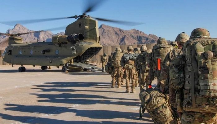 Soldiers lined up to board a Chinook helicopter to head out of Afghanistan.Photo: Reuters