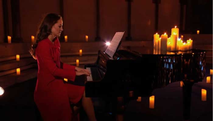 Kate Middleton memamerkan keterampilan pianonya, mengejutkan jutaan penggemar