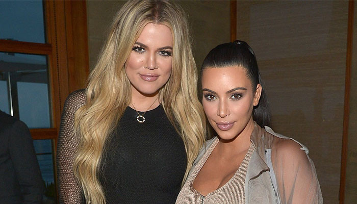 Di dalam perayaan Natal Kim dan Khloé Kardashian bersama Kris Jenner
