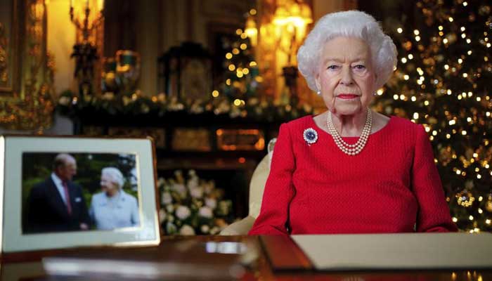 Queens Christmas day speech: Monarch honours Prince Philip with precious snap and a special brooch