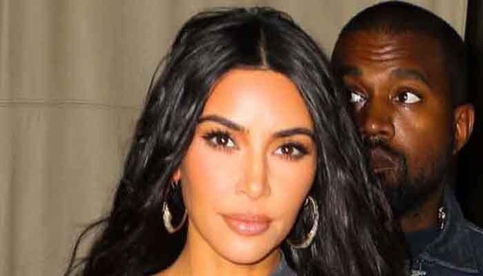 Kim Kardashian mencapai tonggak baru saat dia merayakan Natal bersama keluarga